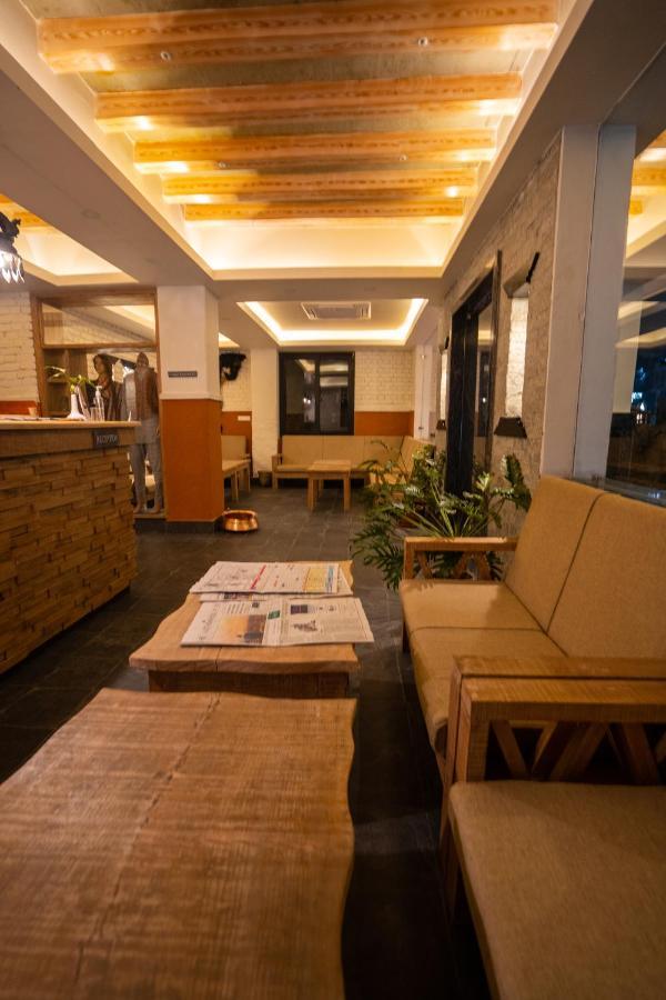 Hotel Mera Peak Private Limited Pokhara Esterno foto